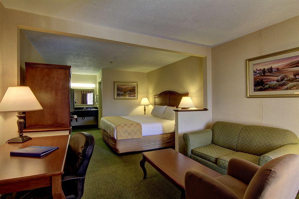 Econo Lodge Inn & Suites Griffin Room photo