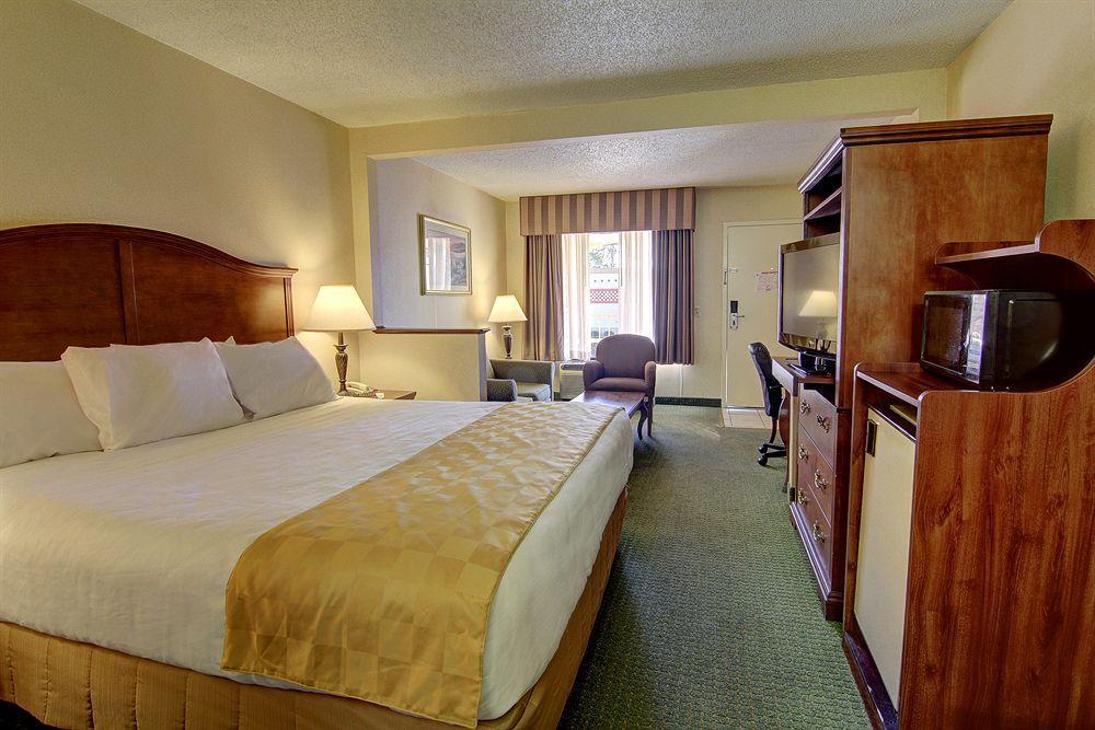 Econo Lodge Inn & Suites Griffin Room photo