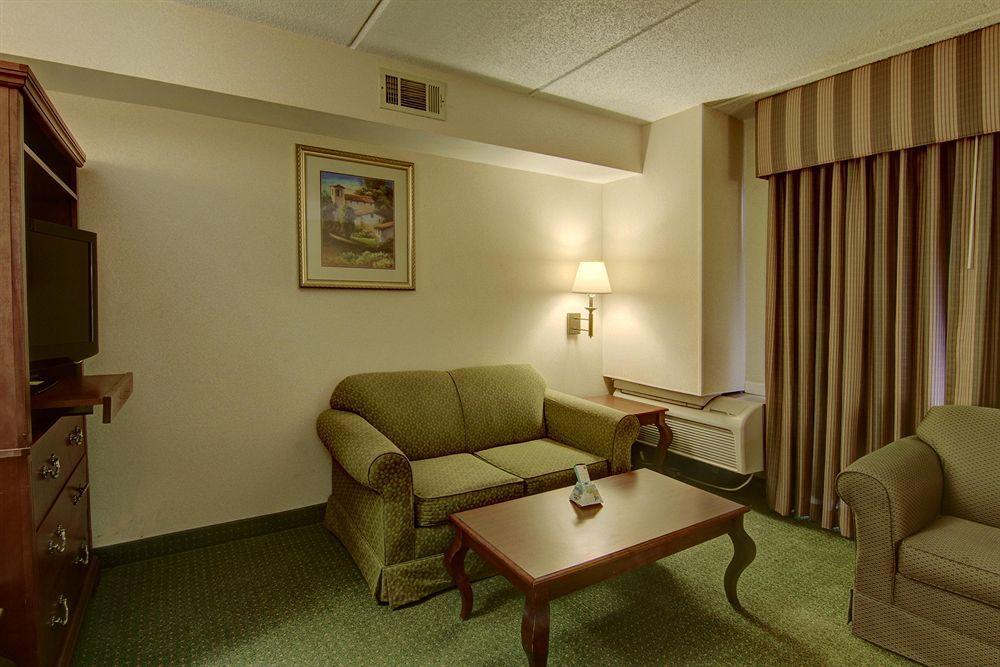 Econo Lodge Inn & Suites Griffin Room photo