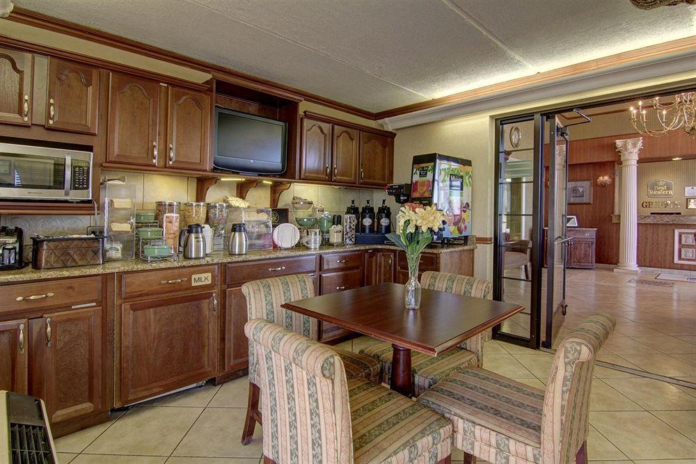 Econo Lodge Inn & Suites Griffin Restaurant photo