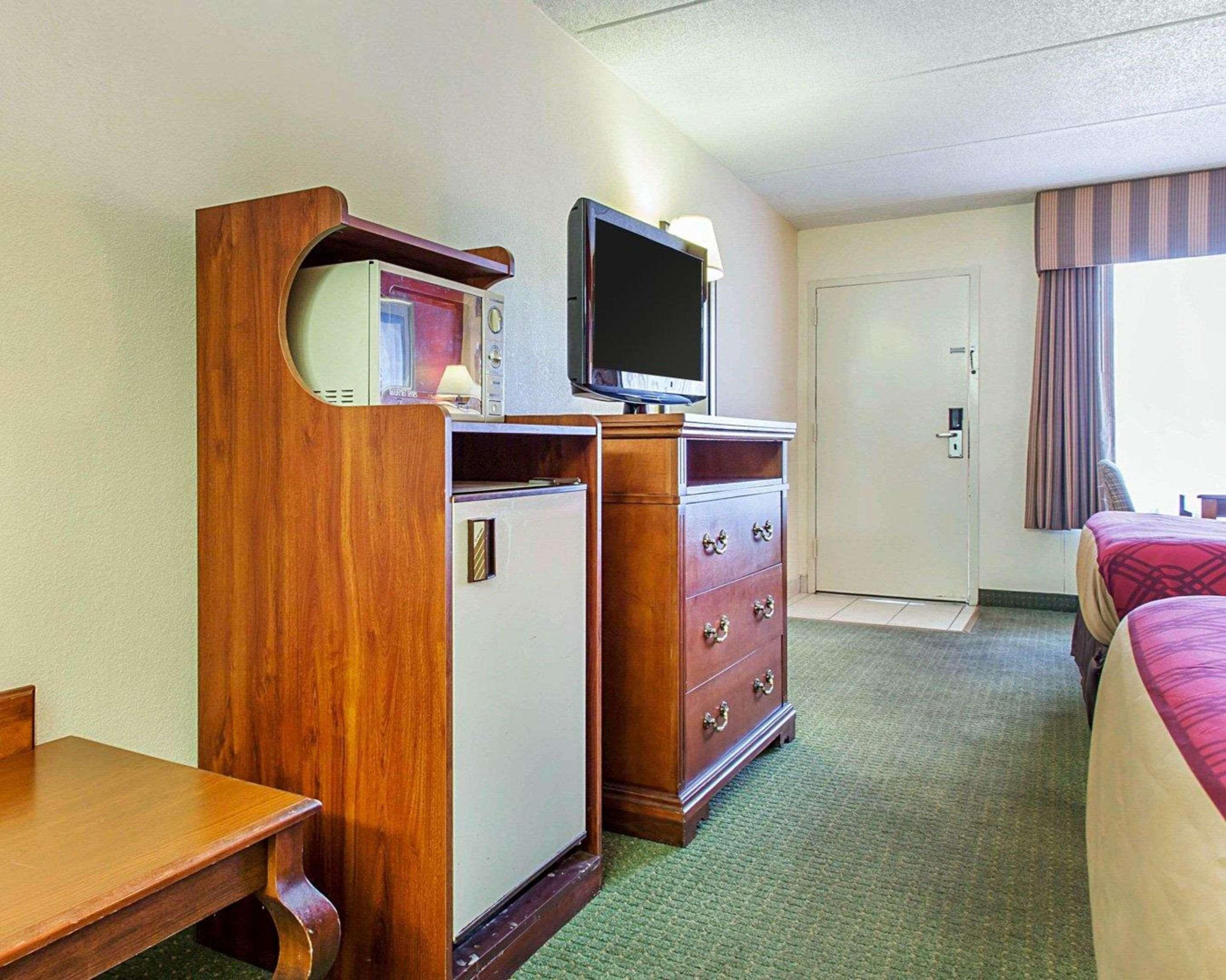 Econo Lodge Inn & Suites Griffin Exterior photo
