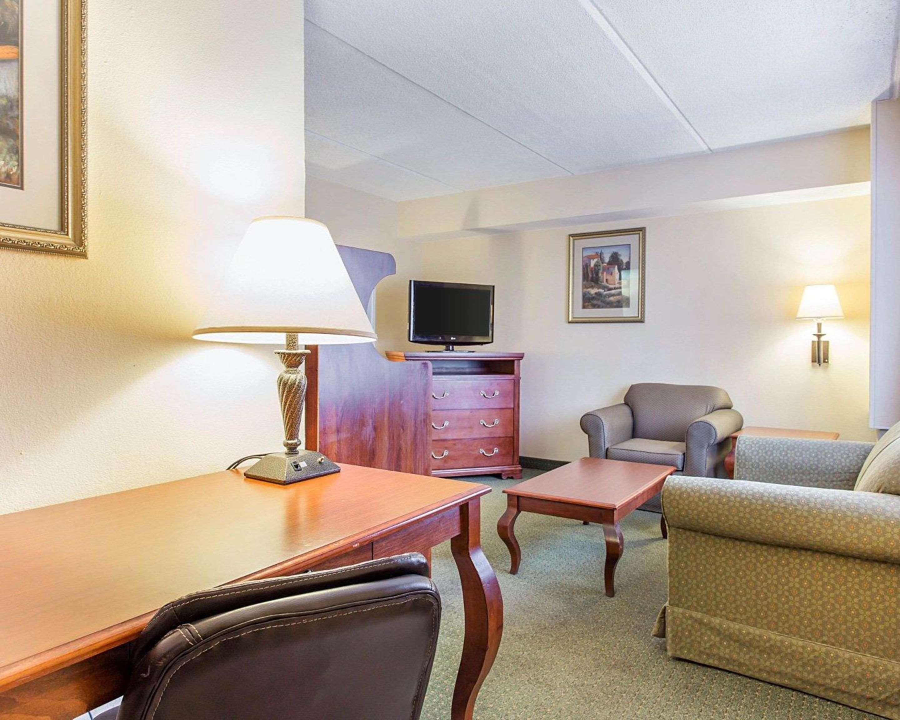 Econo Lodge Inn & Suites Griffin Exterior photo