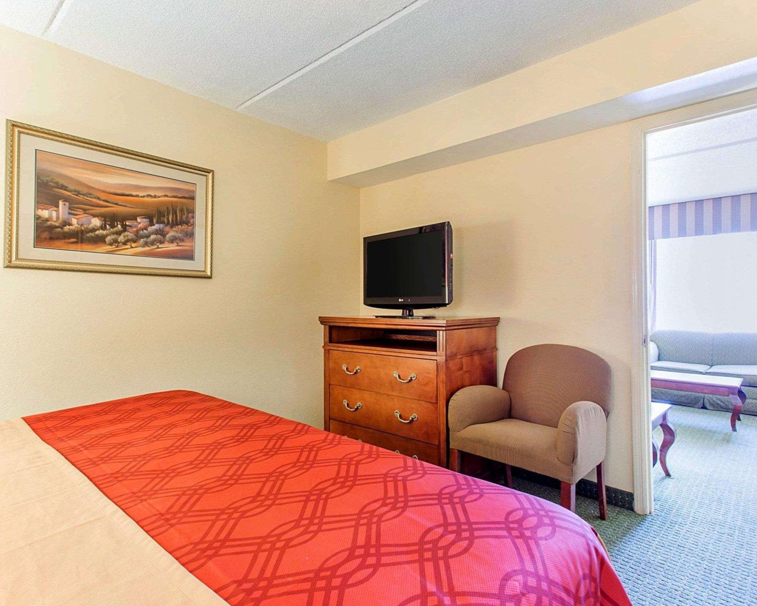 Econo Lodge Inn & Suites Griffin Exterior photo