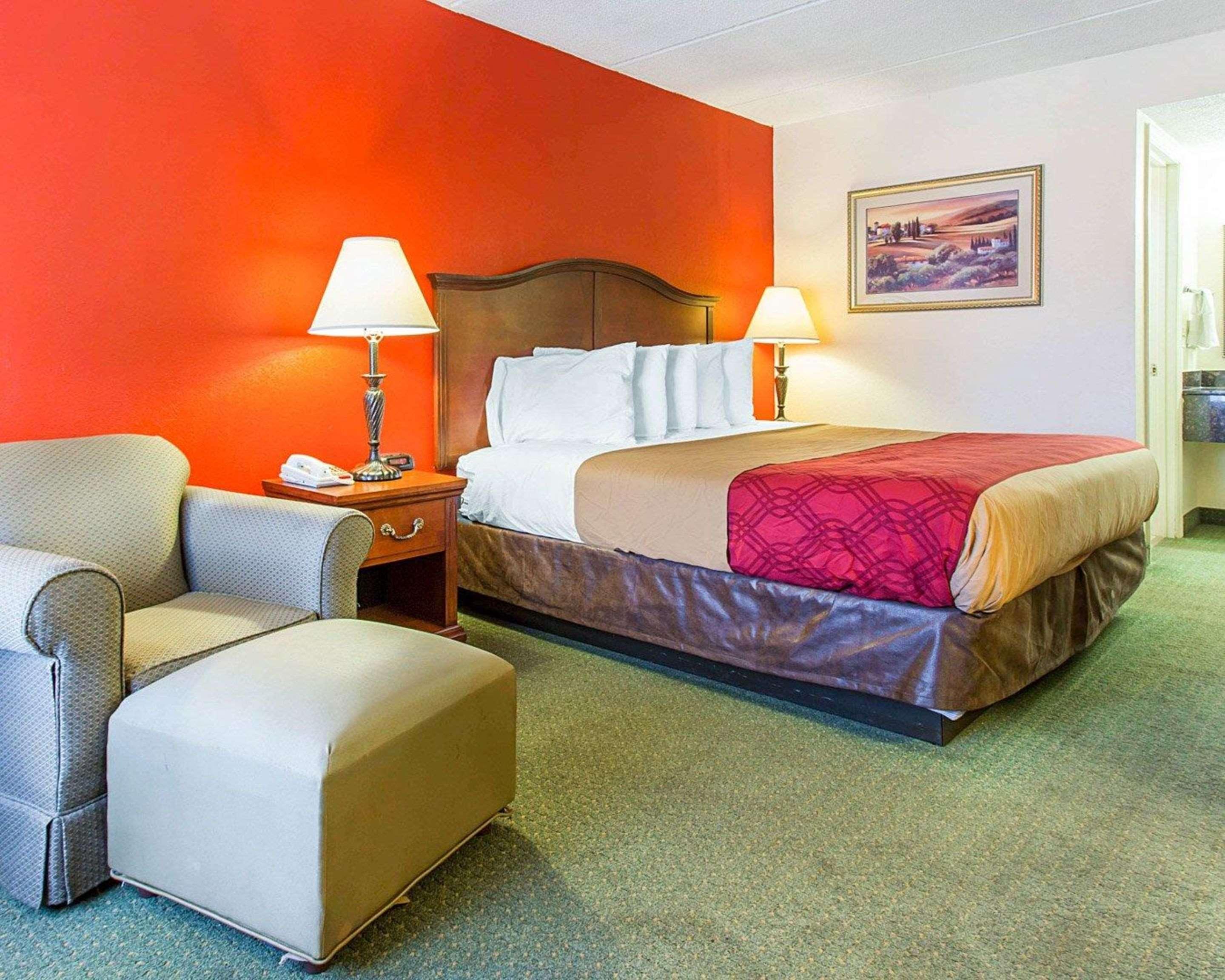 Econo Lodge Inn & Suites Griffin Exterior photo