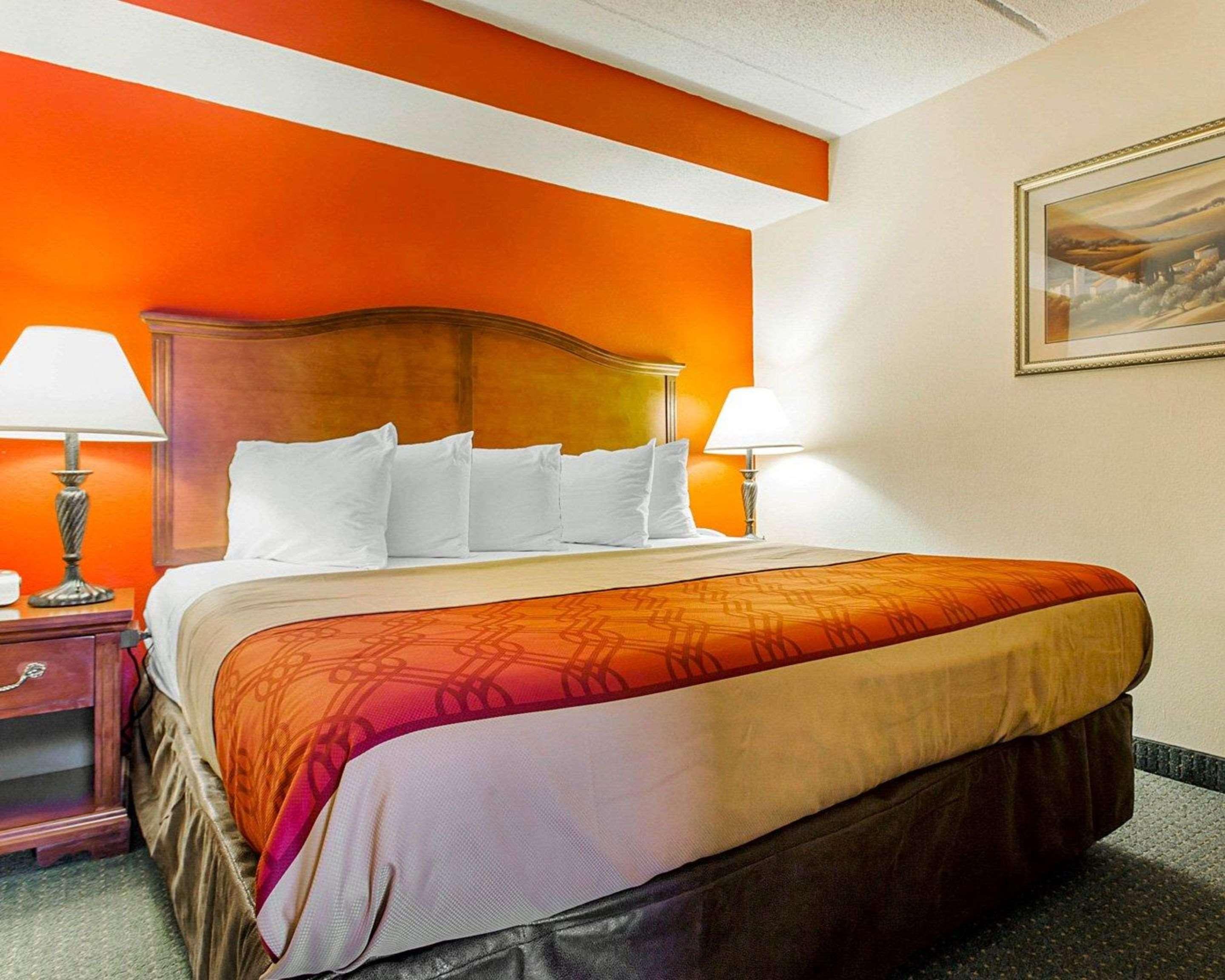 Econo Lodge Inn & Suites Griffin Exterior photo