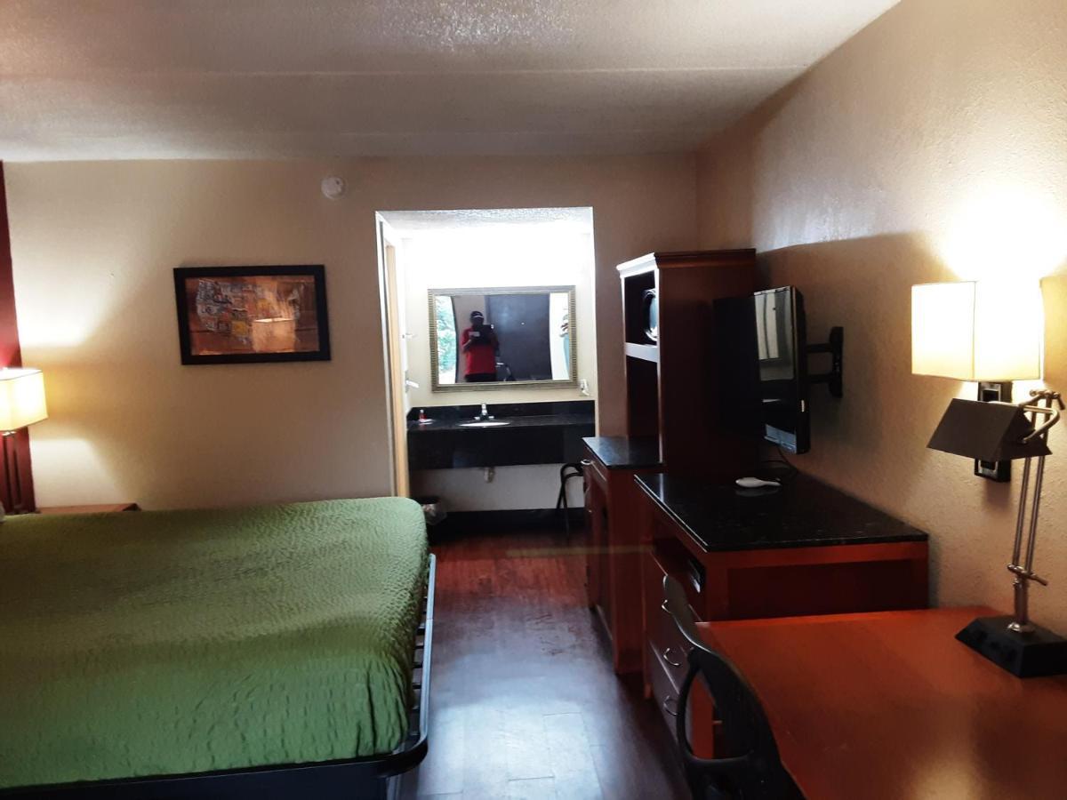 Econo Lodge Inn & Suites Griffin Exterior photo