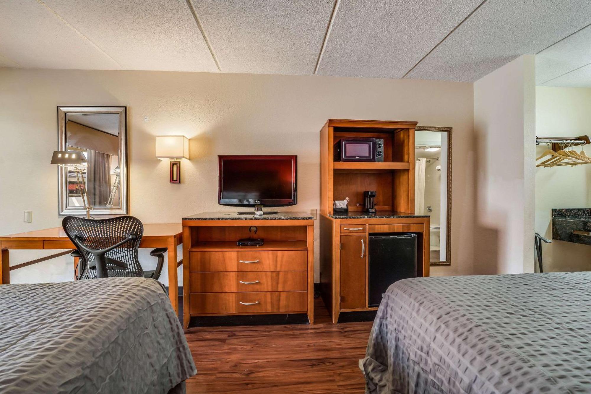 Econo Lodge Inn & Suites Griffin Exterior photo